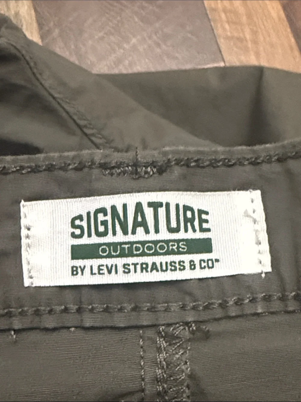 Signature Outdoors by Levi Strauss Cargo Hiking Shorts Olive Green W33 Stretch
